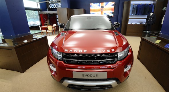 Land Rover Espaa presenta la primera sastrera de coches del mundo