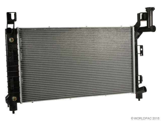 Foto de Radiador para Chrysler Town & Country Dodge Grand Caravan Dodge Caravan Plymouth Grand Voyager Marca Csf Radiator N�mero de Parte W0133-1848168