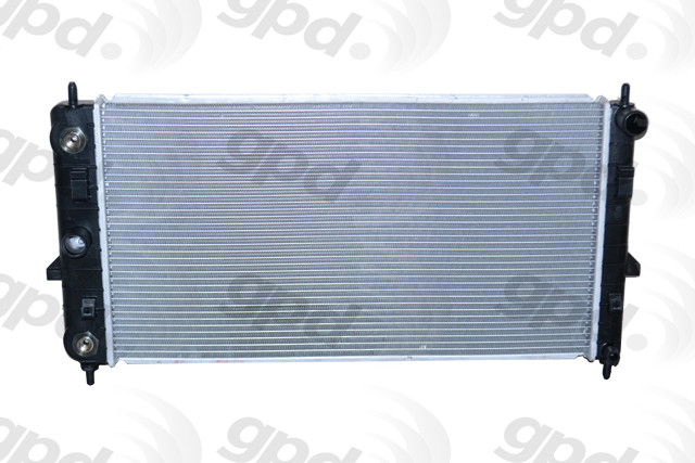 Foto de Radiador para Chevrolet Cobalt 2006 Saturn Ion 2003 Marca GLOBAL PARTS Nmero de Parte 2608C